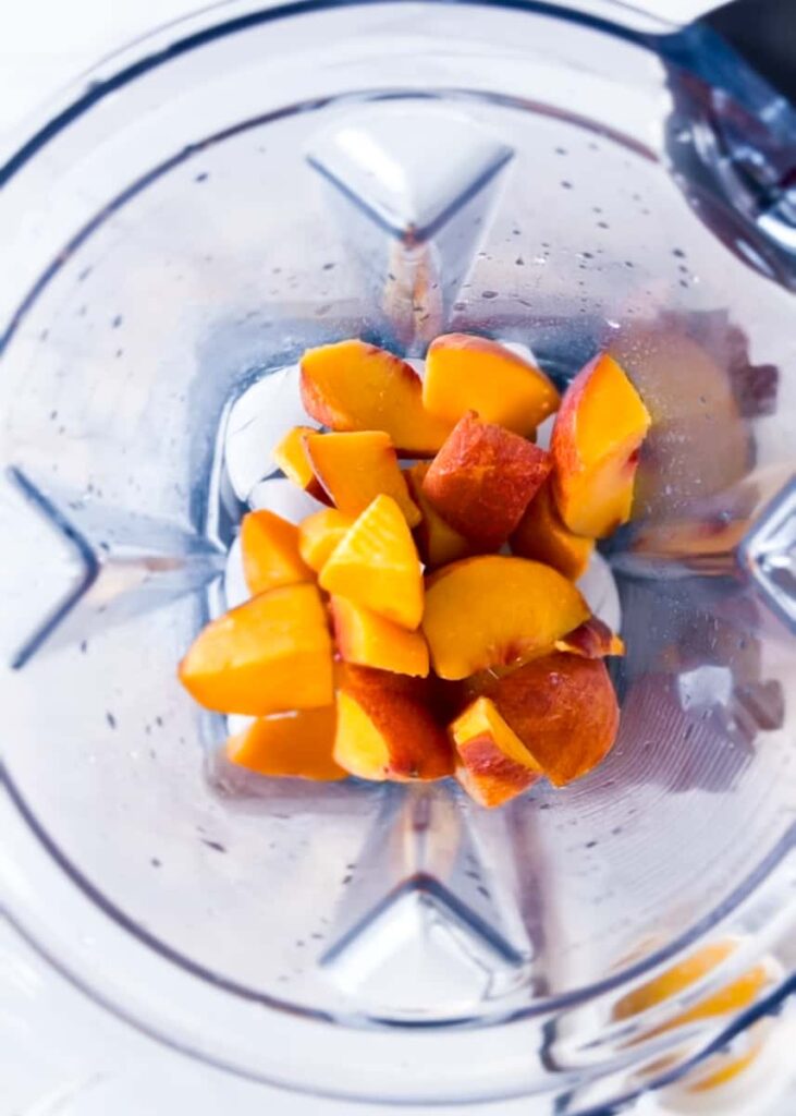 Lemon and peach mocktail spritz